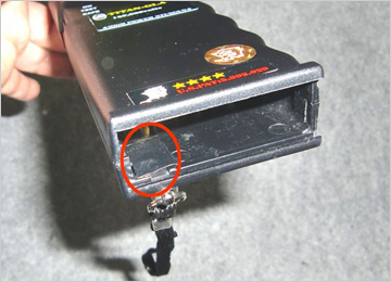絶縁テープが損傷すると誤作動を起こす可能性があります。